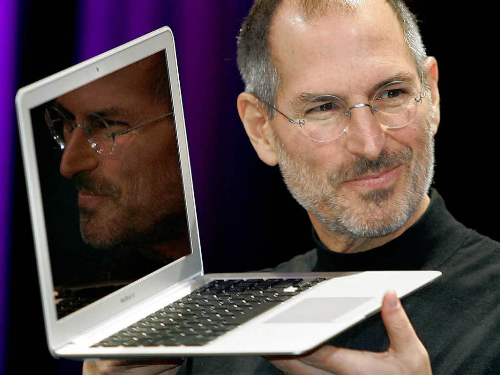 Презентация Macbook Air на конференции в Сан-Франциско, 2007 год. К тому времени общественность уже знала о болезни Джобса